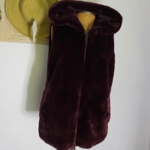 LIKE NEW VEST JACKET - Picture 2 of 8